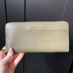 Michael kors wallet